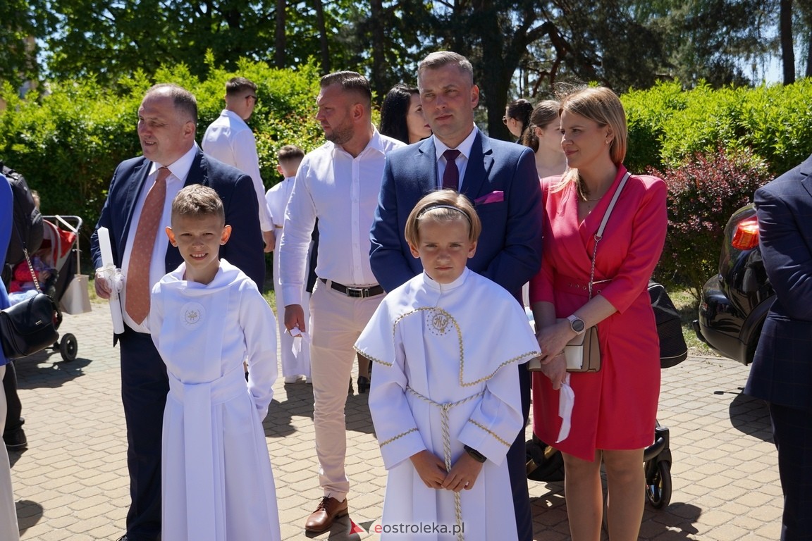 Pierwsza Komunia Święta w parafii Zbawiciela Świata w Ostrołęce [12.05.2024] - zdjęcie #62 - eOstroleka.pl