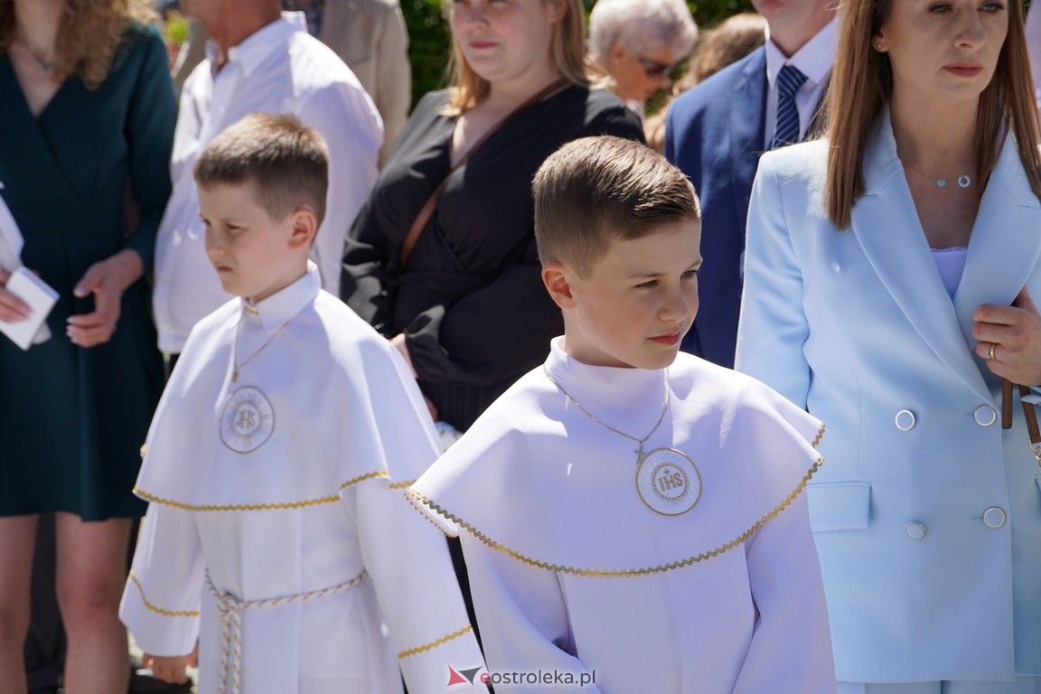 Pierwsza Komunia Święta w parafii Zbawiciela Świata w Ostrołęce [12.05.2024] - zdjęcie #59 - eOstroleka.pl