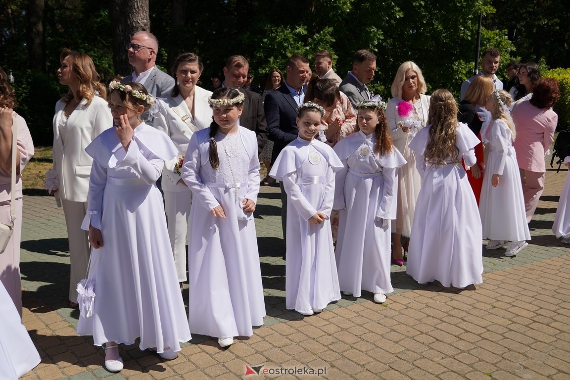 Pierwsza Komunia Święta w parafii Zbawiciela Świata w Ostrołęce [12.05.2024] - zdjęcie #57 - eOstroleka.pl