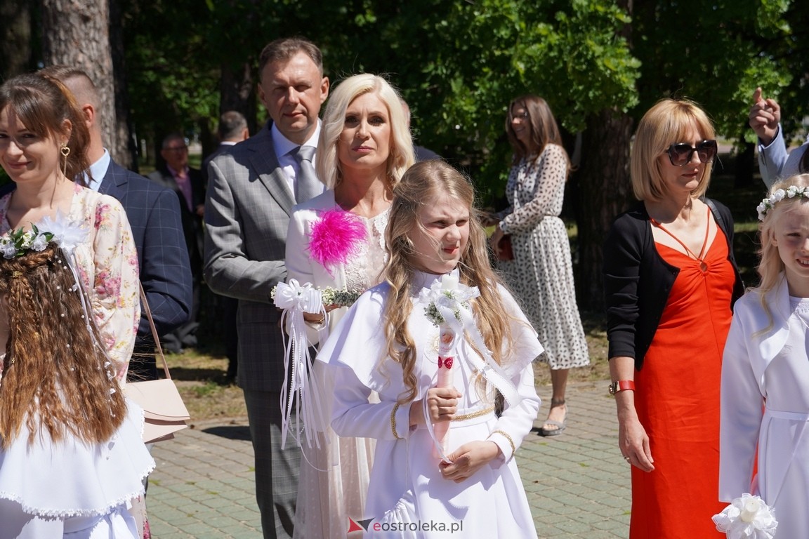 Pierwsza Komunia Święta w parafii Zbawiciela Świata w Ostrołęce [12.05.2024] - zdjęcie #54 - eOstroleka.pl
