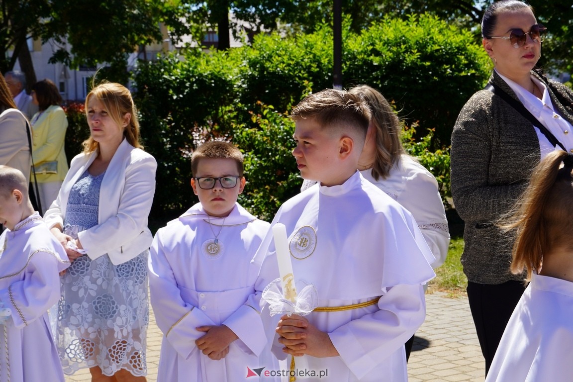 Pierwsza Komunia Święta w parafii Zbawiciela Świata w Ostrołęce [12.05.2024] - zdjęcie #52 - eOstroleka.pl