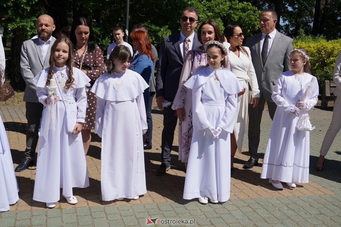 Pierwsza Komunia Święta w parafii Zbawiciela Świata w Ostrołęce [12.05.2024] - zdjęcie #44 - eOstroleka.pl