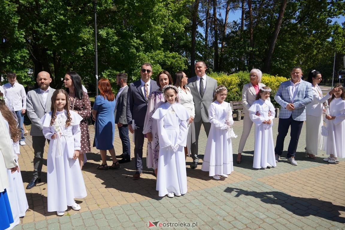 Pierwsza Komunia Święta w parafii Zbawiciela Świata w Ostrołęce [12.05.2024] - zdjęcie #42 - eOstroleka.pl