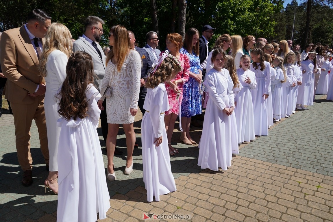 Pierwsza Komunia Święta w parafii Zbawiciela Świata w Ostrołęce [12.05.2024] - zdjęcie #39 - eOstroleka.pl