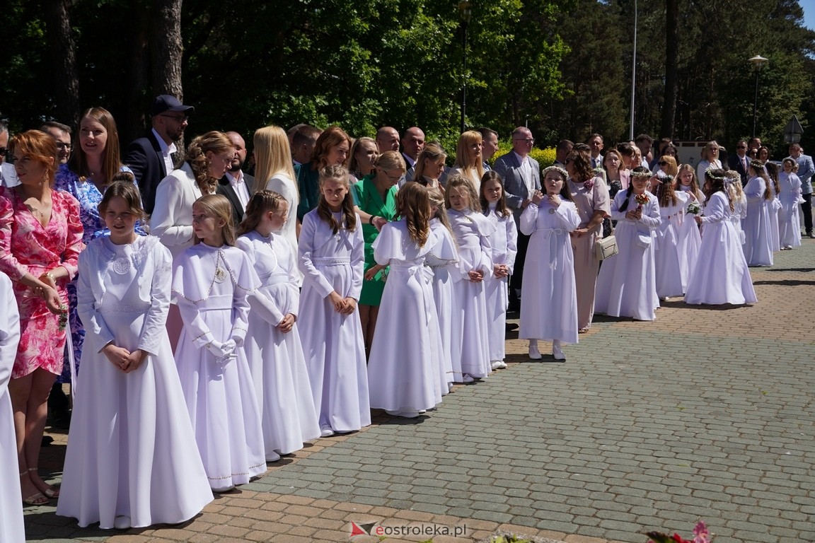 Pierwsza Komunia Święta w parafii Zbawiciela Świata w Ostrołęce [12.05.2024] - zdjęcie #38 - eOstroleka.pl