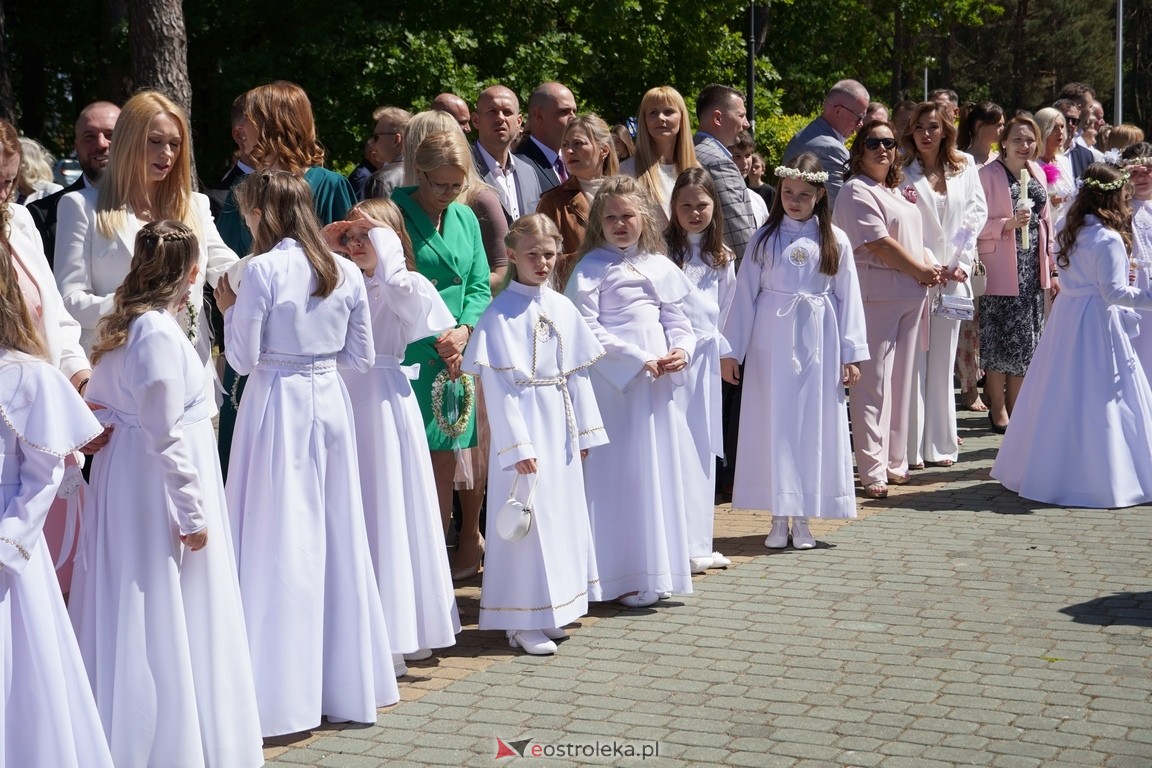 Pierwsza Komunia Święta w parafii Zbawiciela Świata w Ostrołęce [12.05.2024] - zdjęcie #35 - eOstroleka.pl