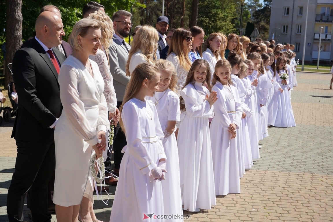 Pierwsza Komunia Święta w parafii Zbawiciela Świata w Ostrołęce [12.05.2024] - zdjęcie #32 - eOstroleka.pl