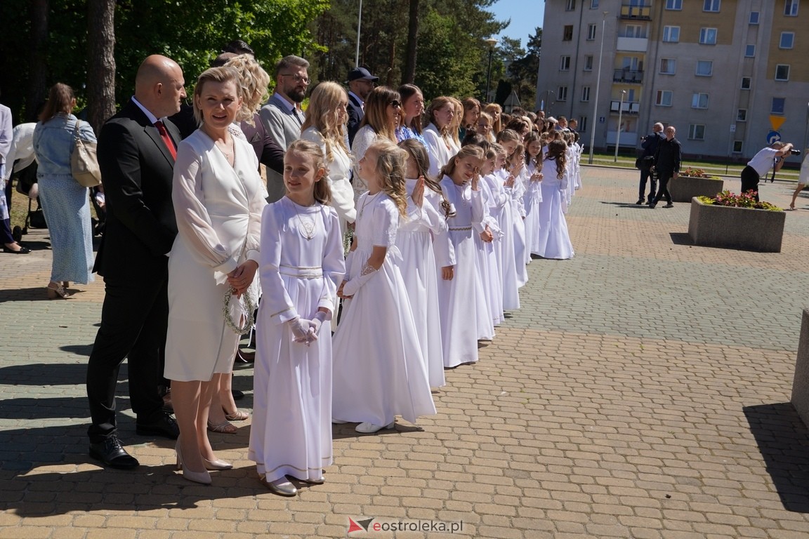 Pierwsza Komunia Święta w parafii Zbawiciela Świata w Ostrołęce [12.05.2024] - zdjęcie #31 - eOstroleka.pl