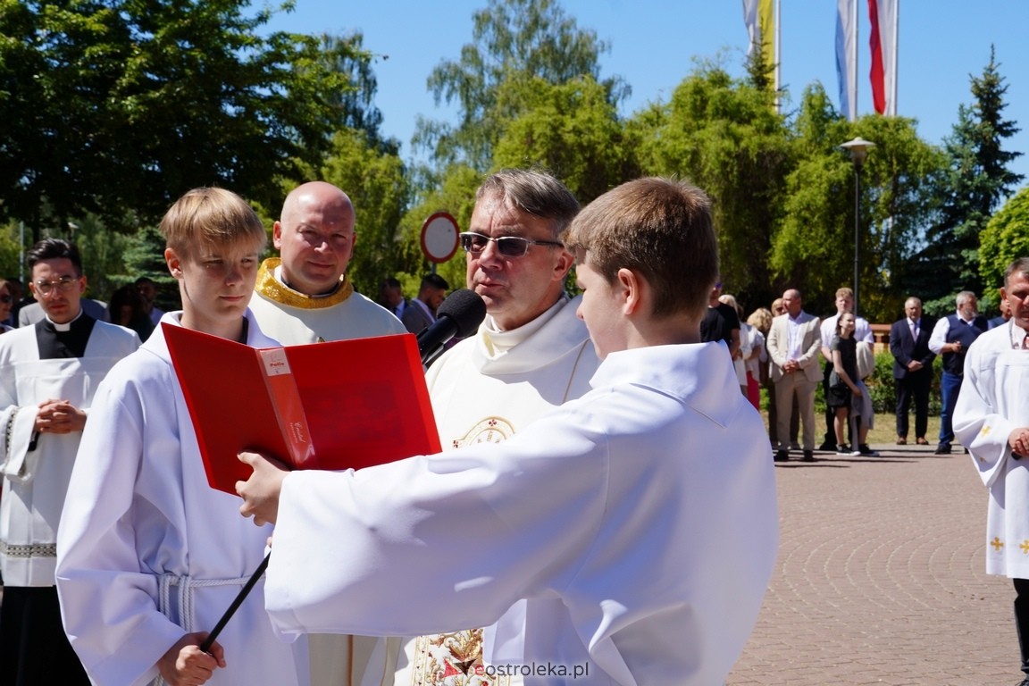 Pierwsza Komunia Święta w parafii Zbawiciela Świata w Ostrołęce [12.05.2024] - zdjęcie #25 - eOstroleka.pl