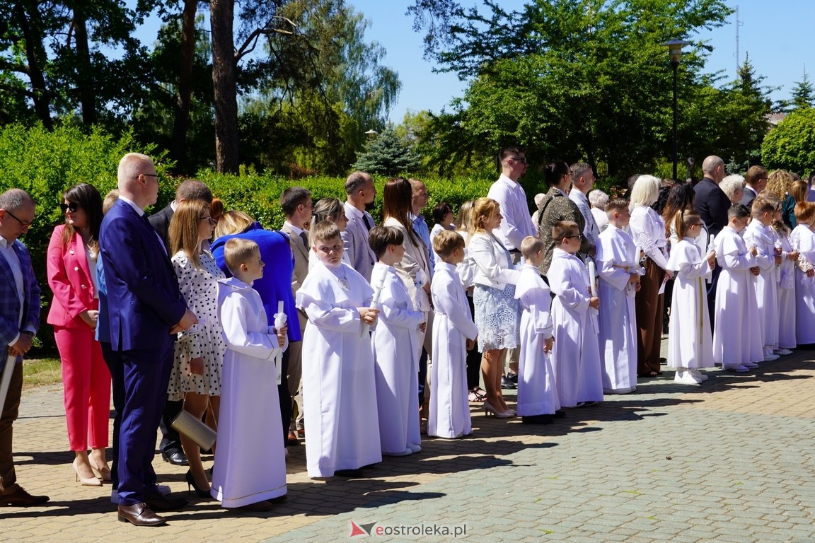 Pierwsza Komunia Święta w parafii Zbawiciela Świata w Ostrołęce [12.05.2024] - zdjęcie #23 - eOstroleka.pl