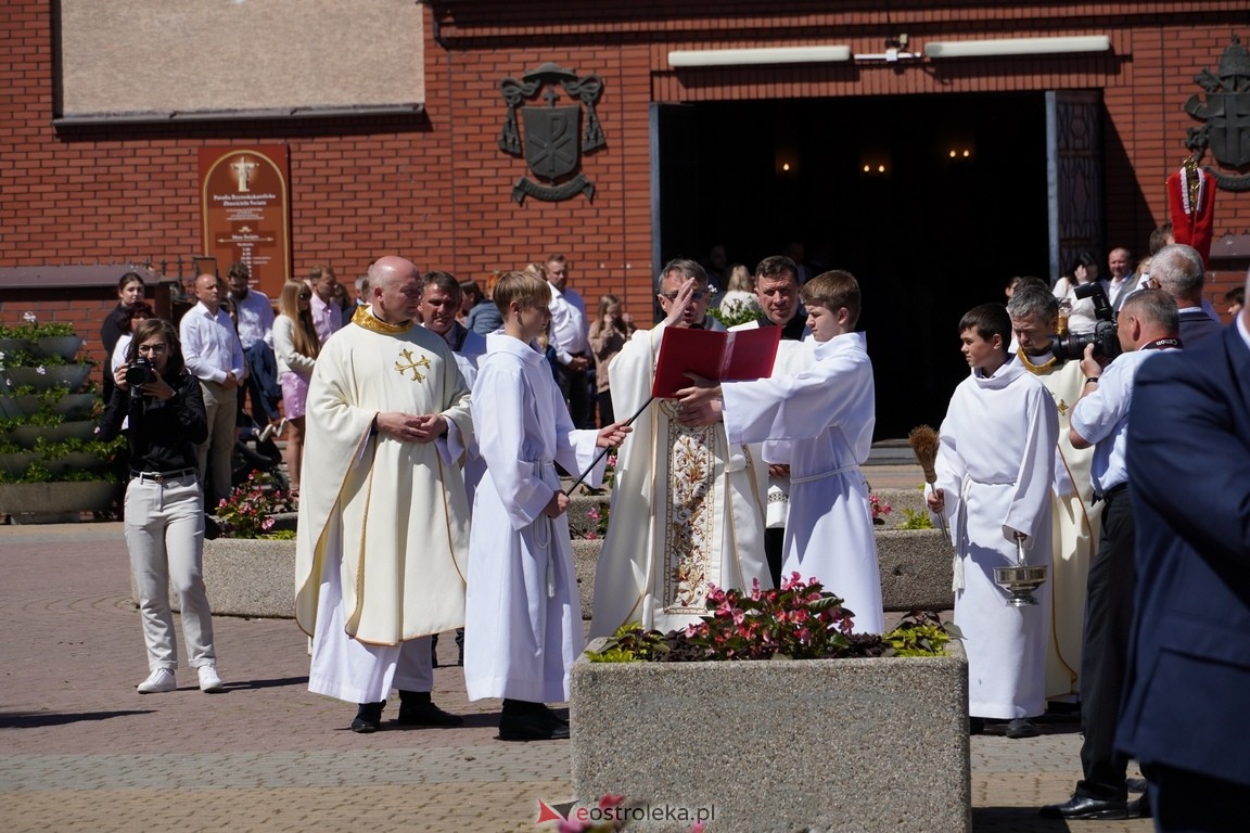 Pierwsza Komunia Święta w parafii Zbawiciela Świata w Ostrołęce [12.05.2024] - zdjęcie #22 - eOstroleka.pl