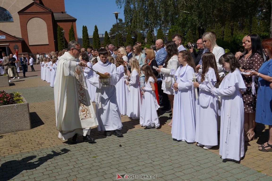 Pierwsza Komunia Święta w parafii Zbawiciela Świata w Ostrołęce [12.05.2024] - zdjęcie #20 - eOstroleka.pl