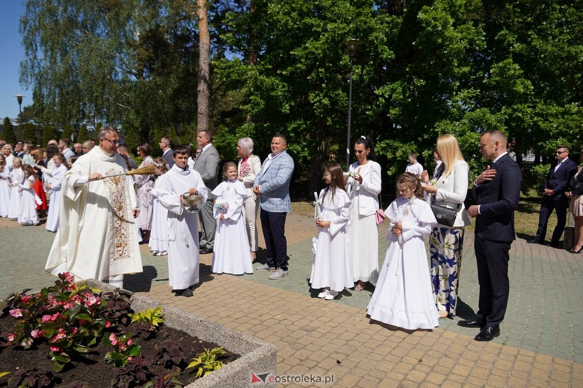 Pierwsza Komunia Święta w parafii Zbawiciela Świata w Ostrołęce [12.05.2024] - zdjęcie #19 - eOstroleka.pl