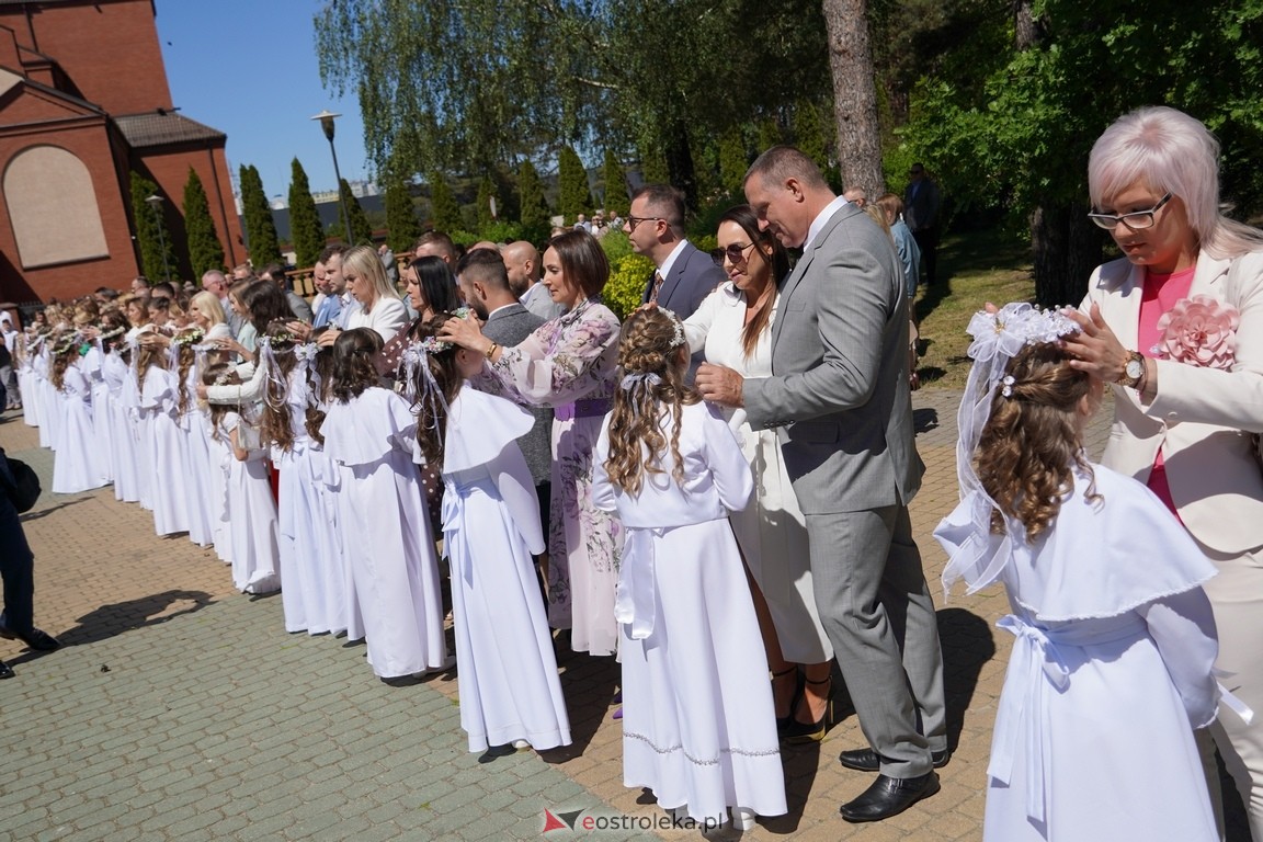 Pierwsza Komunia Święta w parafii Zbawiciela Świata w Ostrołęce [12.05.2024] - zdjęcie #14 - eOstroleka.pl
