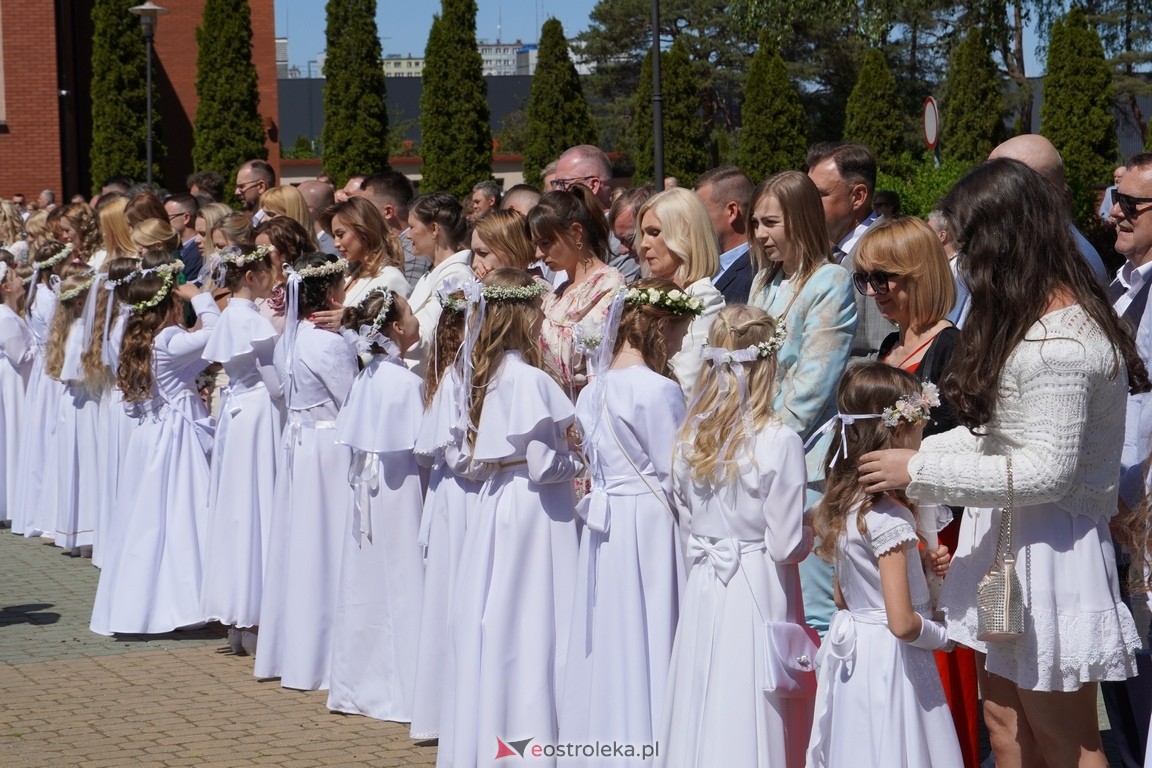 Pierwsza Komunia Święta w parafii Zbawiciela Świata w Ostrołęce [12.05.2024] - zdjęcie #11 - eOstroleka.pl