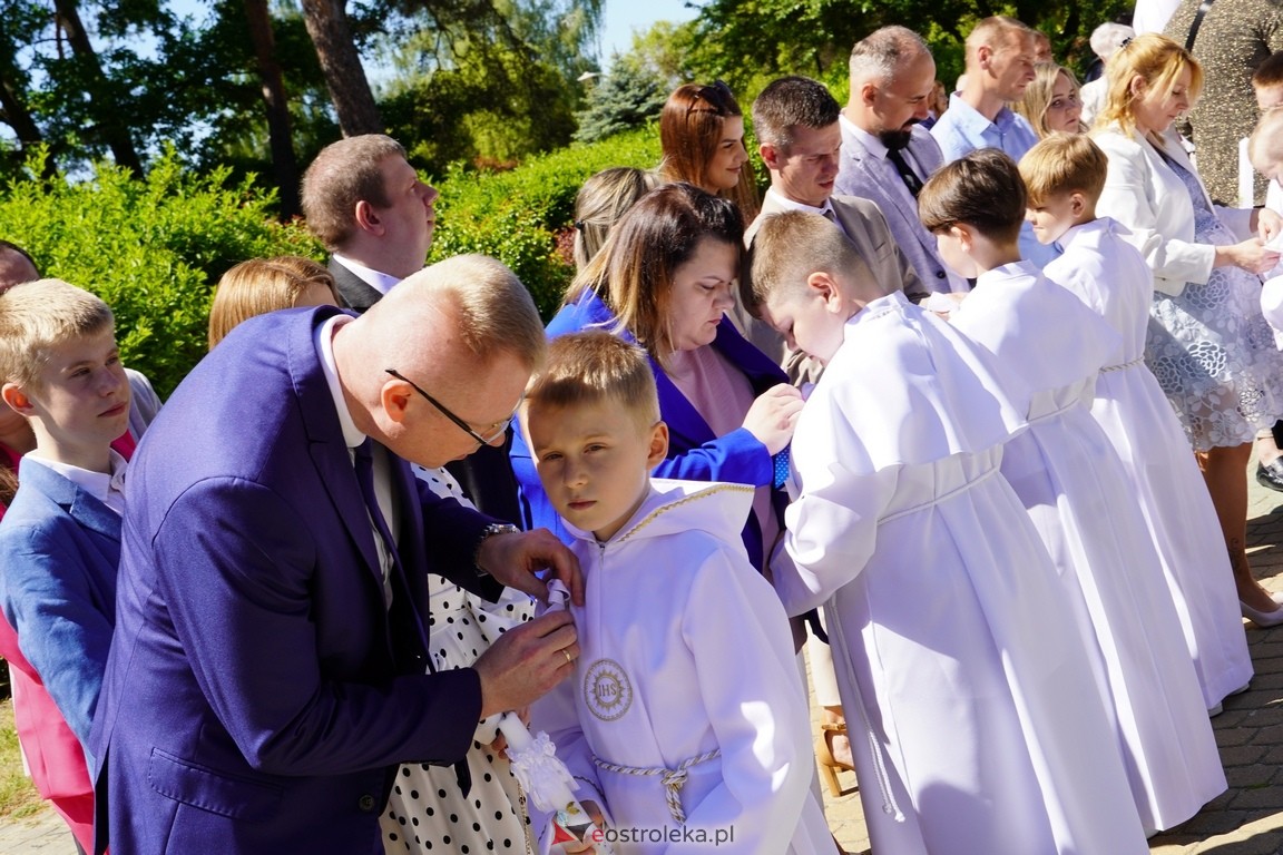 Pierwsza Komunia Święta w parafii Zbawiciela Świata w Ostrołęce [12.05.2024] - zdjęcie #9 - eOstroleka.pl