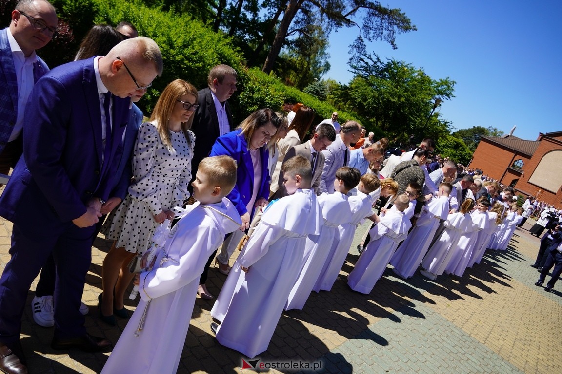 Pierwsza Komunia Święta w parafii Zbawiciela Świata w Ostrołęce [12.05.2024] - zdjęcie #6 - eOstroleka.pl
