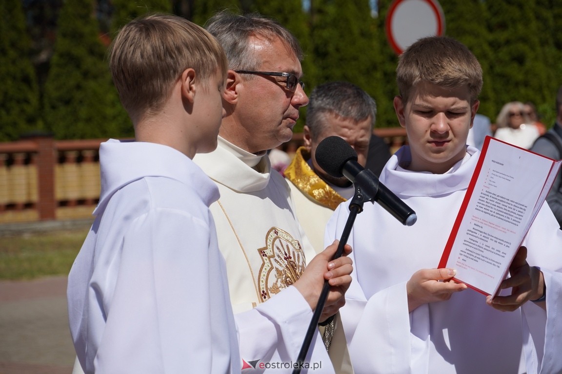 Pierwsza Komunia Święta w parafii Zbawiciela Świata w Ostrołęce [12.05.2024] - zdjęcie #4 - eOstroleka.pl