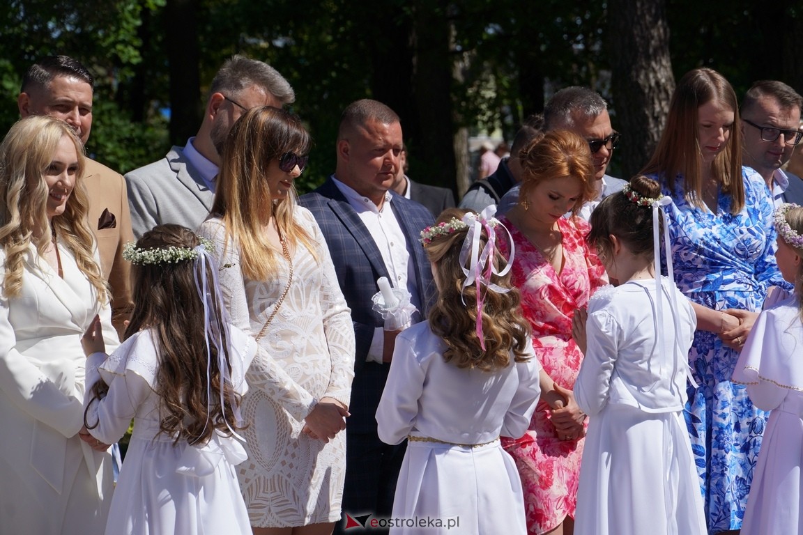 Pierwsza Komunia Święta w parafii Zbawiciela Świata w Ostrołęce [12.05.2024] - zdjęcie #3 - eOstroleka.pl