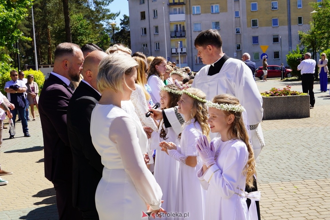 Pierwsza Komunia Święta w parafii Zbawiciela Świata w Ostrołęce [12.05.2024] - zdjęcie #1 - eOstroleka.pl