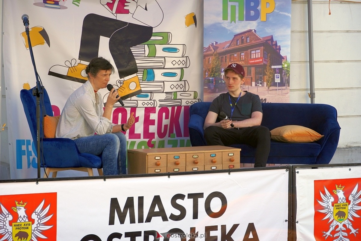 Festiwal Książki w Ostrołęce: Spotkanie z Arturem Andrusem [12.05.2024] - zdjęcie #75 - eOstroleka.pl
