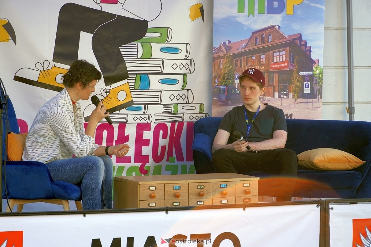 Festiwal Książki w Ostrołęce: Spotkanie z Arturem Andrusem [12.05.2024] - zdjęcie #73 - eOstroleka.pl