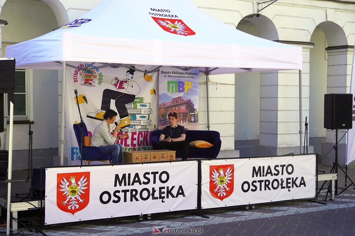 Festiwal Książki w Ostrołęce: Spotkanie z Arturem Andrusem [12.05.2024] - zdjęcie #72 - eOstroleka.pl