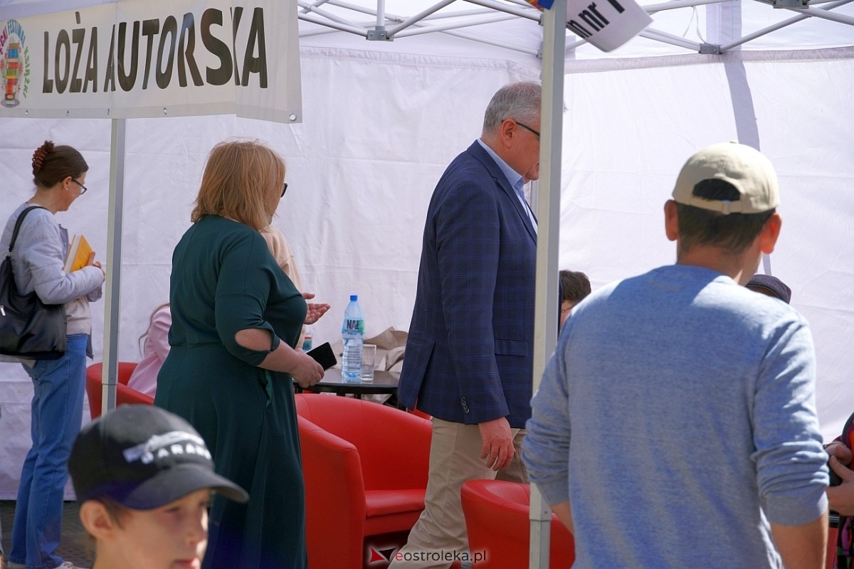 Festiwal Książki w Ostrołęce: Spotkanie z Arturem Andrusem [12.05.2024] - zdjęcie #69 - eOstroleka.pl