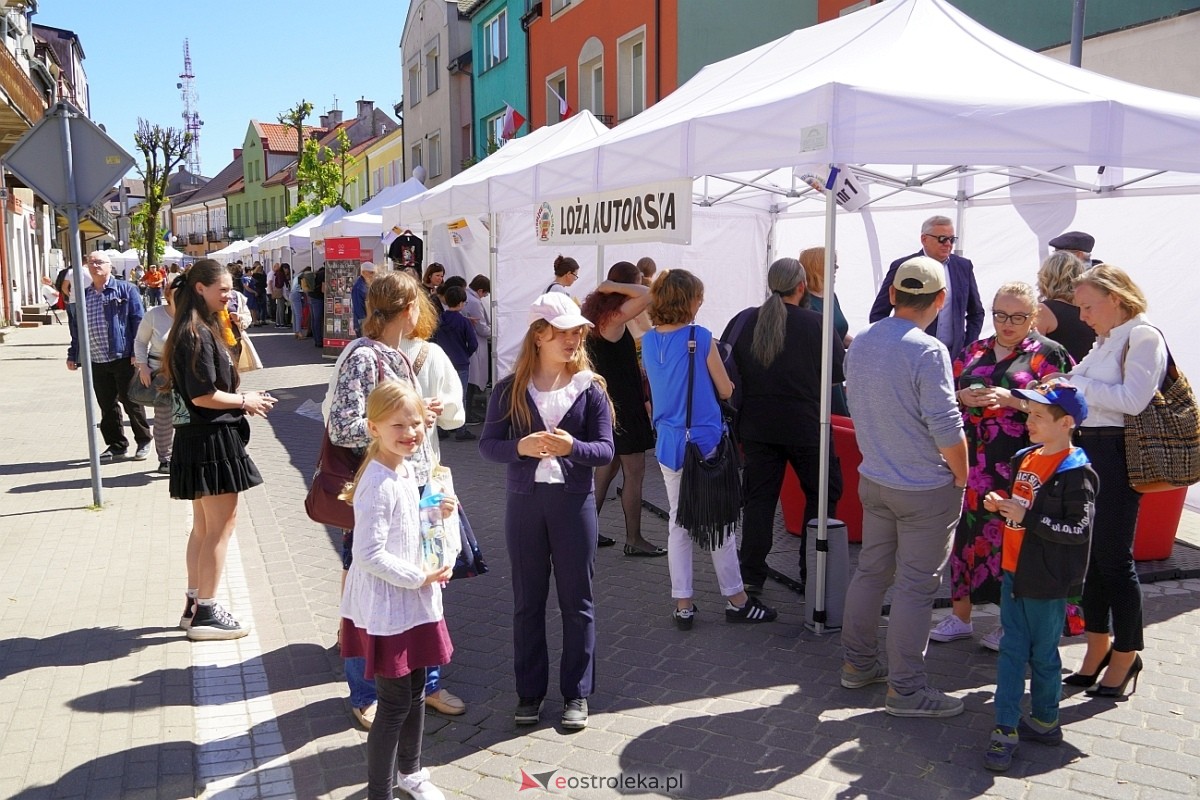 Festiwal Książki w Ostrołęce: Spotkanie z Arturem Andrusem [12.05.2024] - zdjęcie #68 - eOstroleka.pl