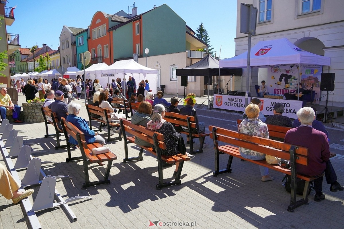 Festiwal Książki w Ostrołęce: Spotkanie z Arturem Andrusem [12.05.2024] - zdjęcie #63 - eOstroleka.pl