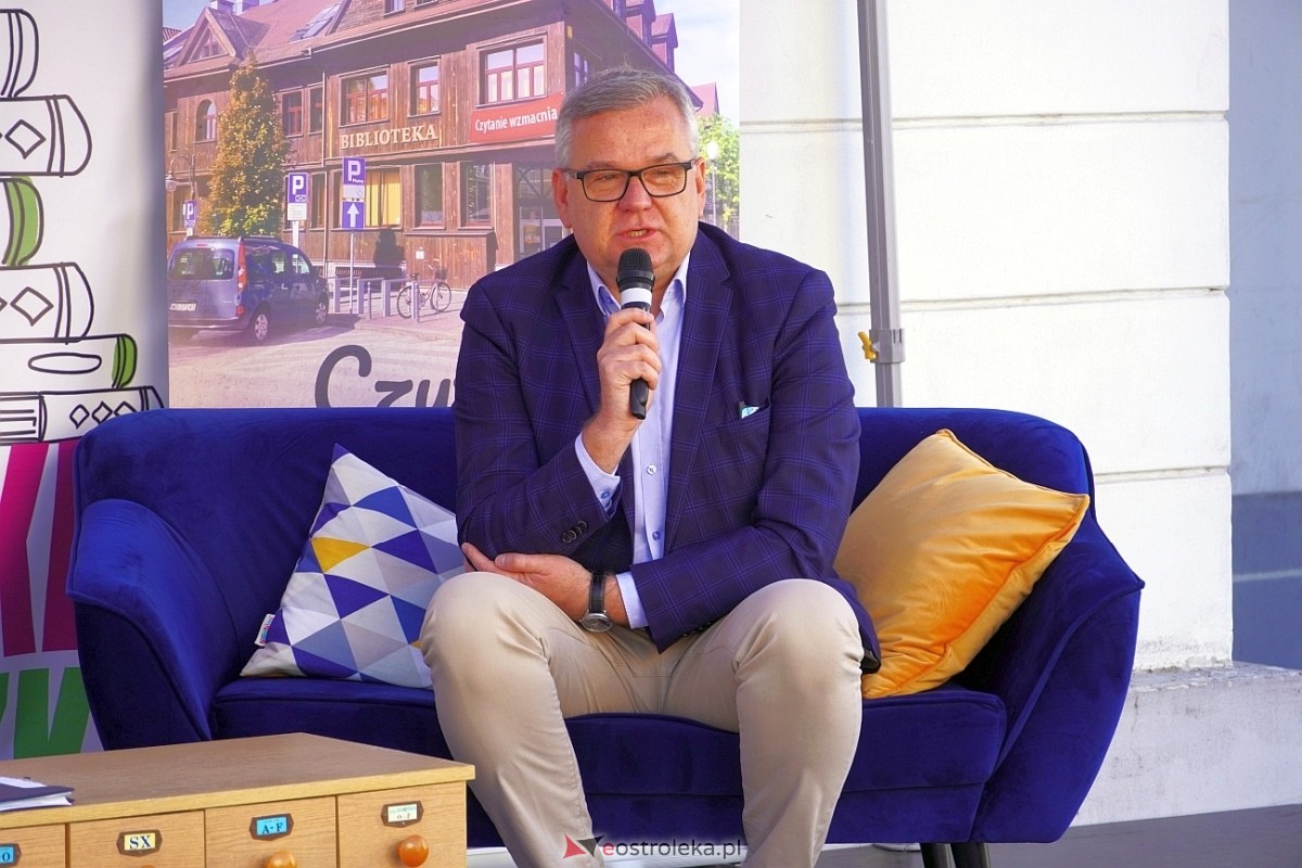 Festiwal Książki w Ostrołęce: Spotkanie z Arturem Andrusem [12.05.2024] - zdjęcie #60 - eOstroleka.pl