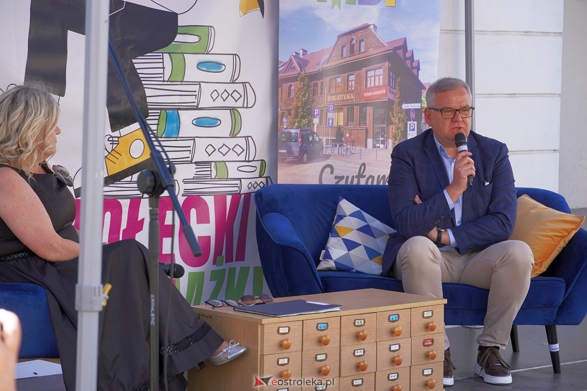 Festiwal Książki w Ostrołęce: Spotkanie z Arturem Andrusem [12.05.2024] - zdjęcie #58 - eOstroleka.pl