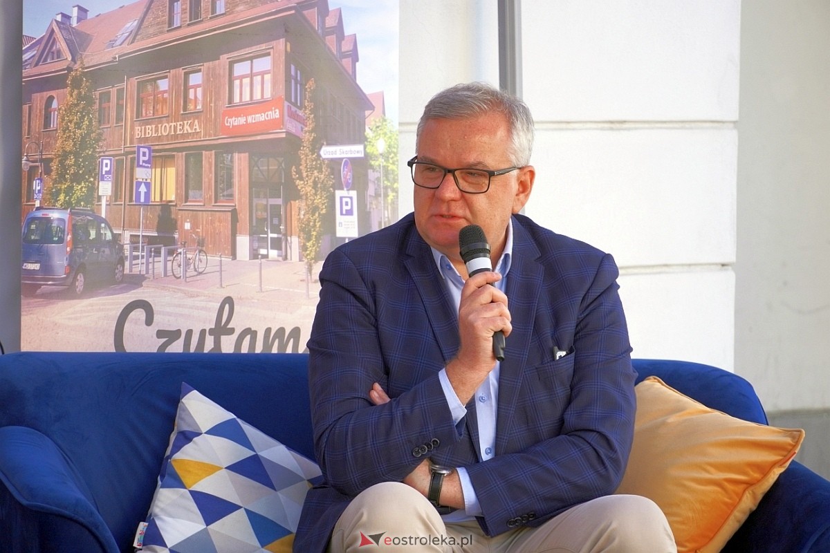 Festiwal Książki w Ostrołęce: Spotkanie z Arturem Andrusem [12.05.2024] - zdjęcie #57 - eOstroleka.pl
