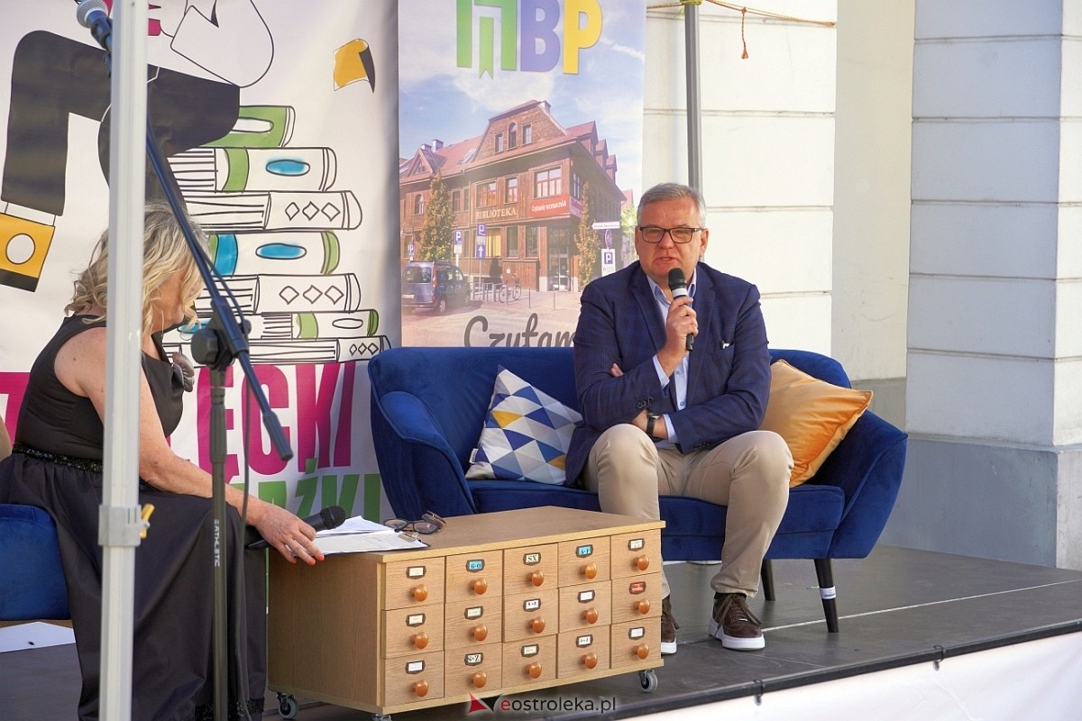 Festiwal Książki w Ostrołęce: Spotkanie z Arturem Andrusem [12.05.2024] - zdjęcie #55 - eOstroleka.pl