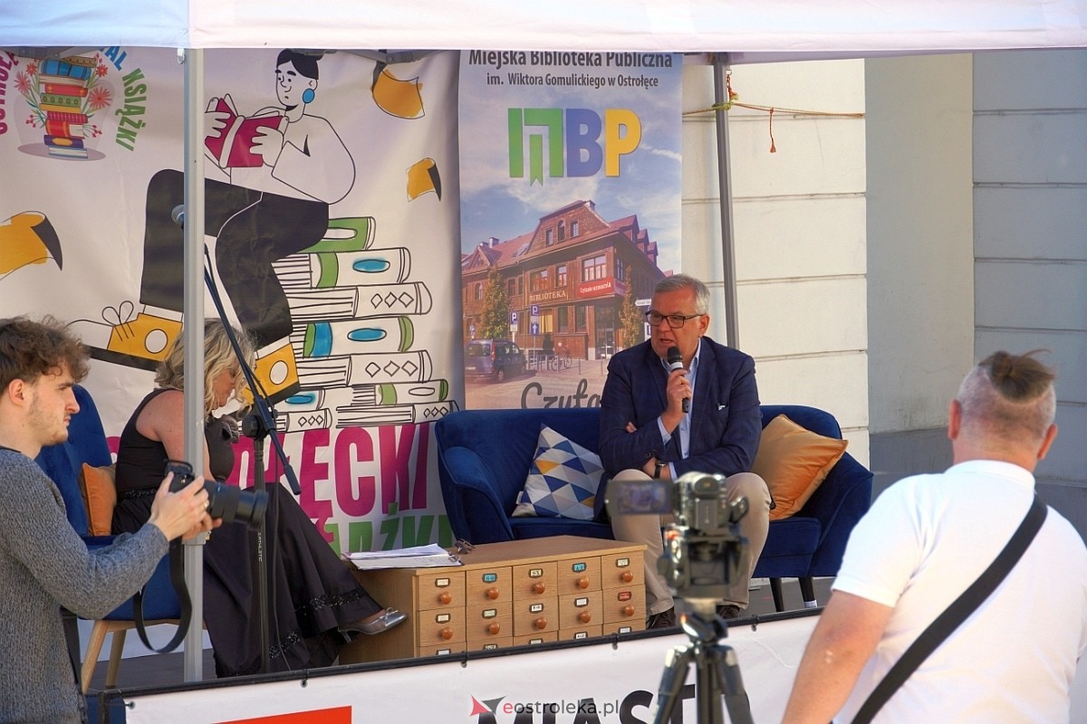 Festiwal Książki w Ostrołęce: Spotkanie z Arturem Andrusem [12.05.2024] - zdjęcie #53 - eOstroleka.pl