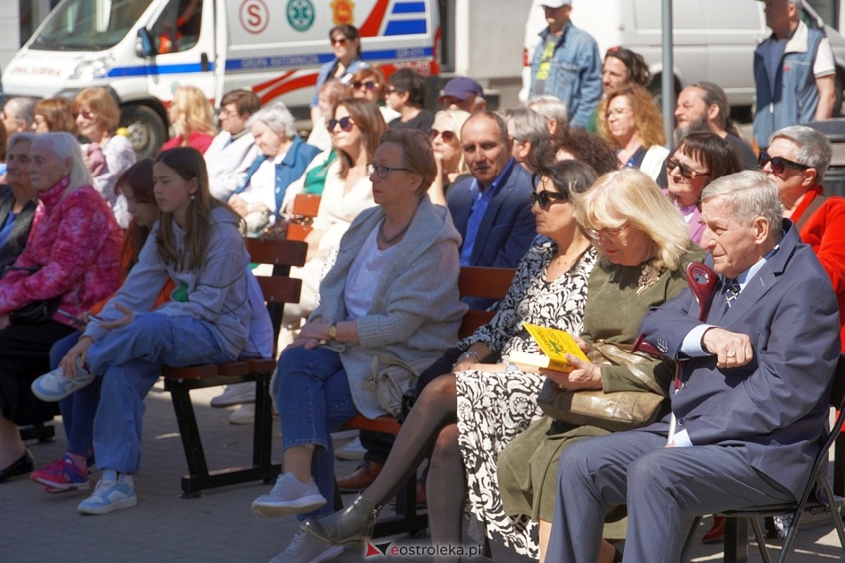 Festiwal Książki w Ostrołęce: Spotkanie z Arturem Andrusem [12.05.2024] - zdjęcie #48 - eOstroleka.pl