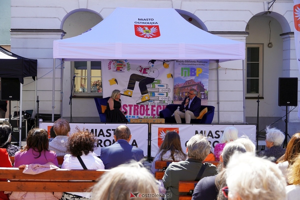 Festiwal Książki w Ostrołęce: Spotkanie z Arturem Andrusem [12.05.2024] - zdjęcie #35 - eOstroleka.pl