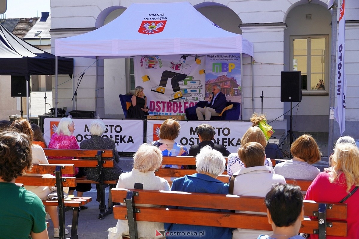 Festiwal Książki w Ostrołęce: Spotkanie z Arturem Andrusem [12.05.2024] - zdjęcie #29 - eOstroleka.pl