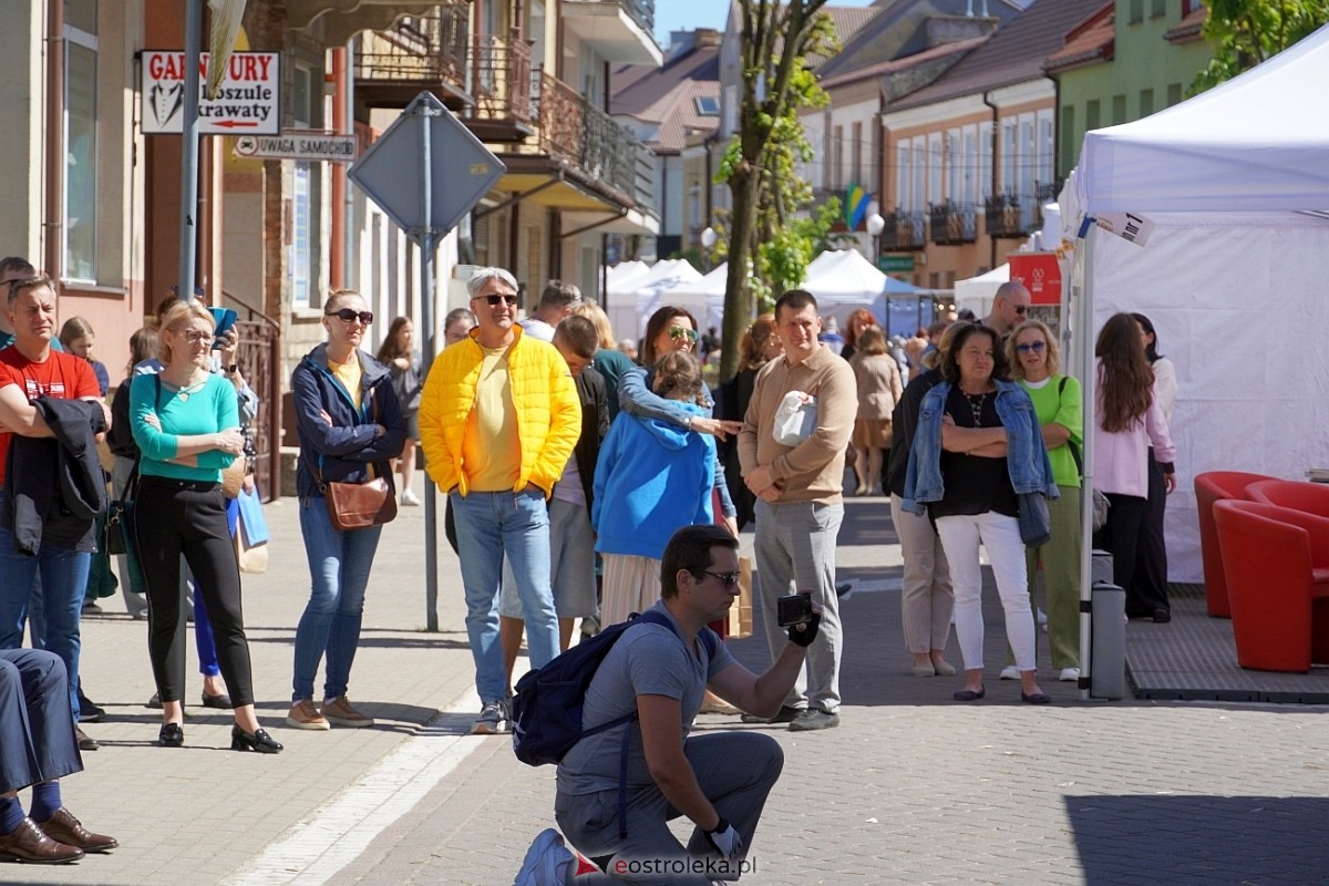 Festiwal Książki w Ostrołęce: Spotkanie z Arturem Andrusem [12.05.2024] - zdjęcie #18 - eOstroleka.pl