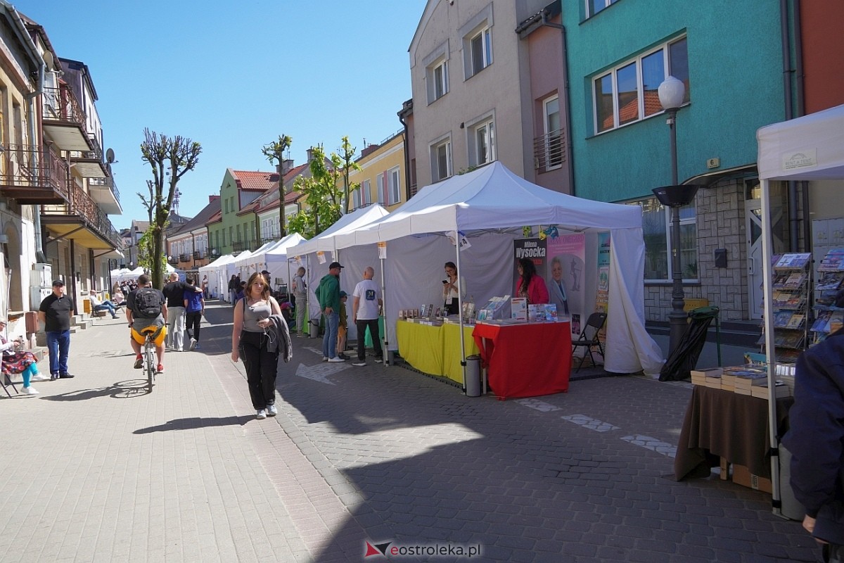 Festiwal Książki w Ostrołęce: Spotkanie z Arturem Andrusem [12.05.2024] - zdjęcie #13 - eOstroleka.pl