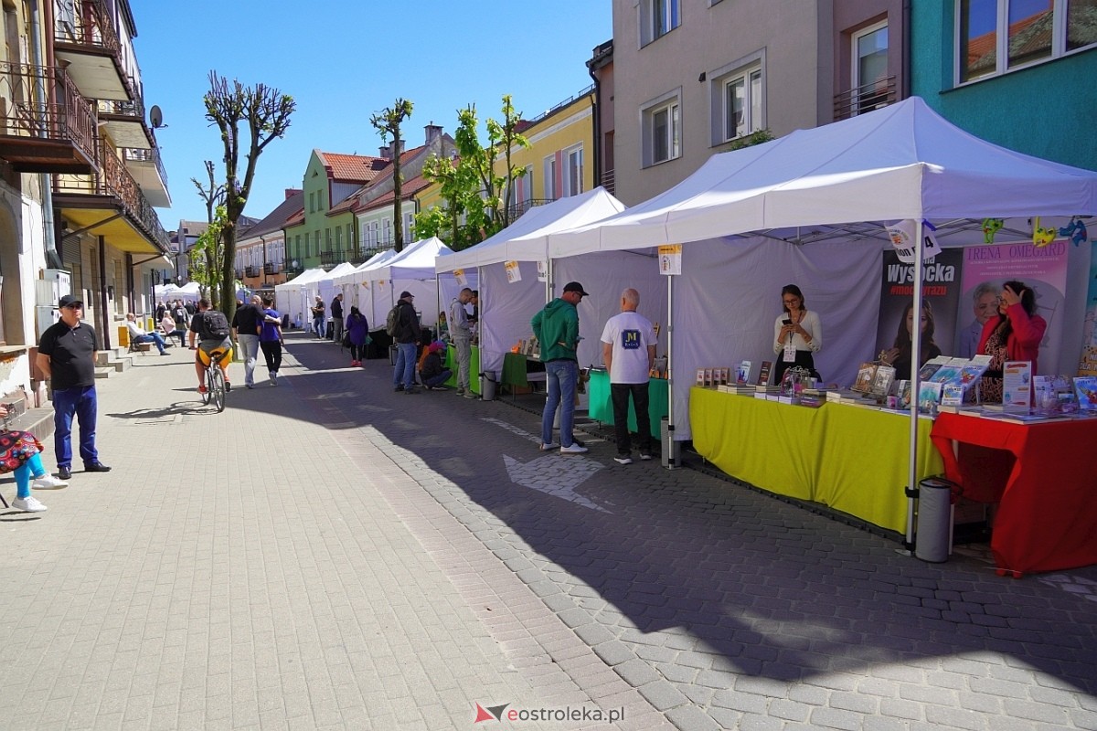 Festiwal Książki w Ostrołęce: Spotkanie z Arturem Andrusem [12.05.2024] - zdjęcie #12 - eOstroleka.pl