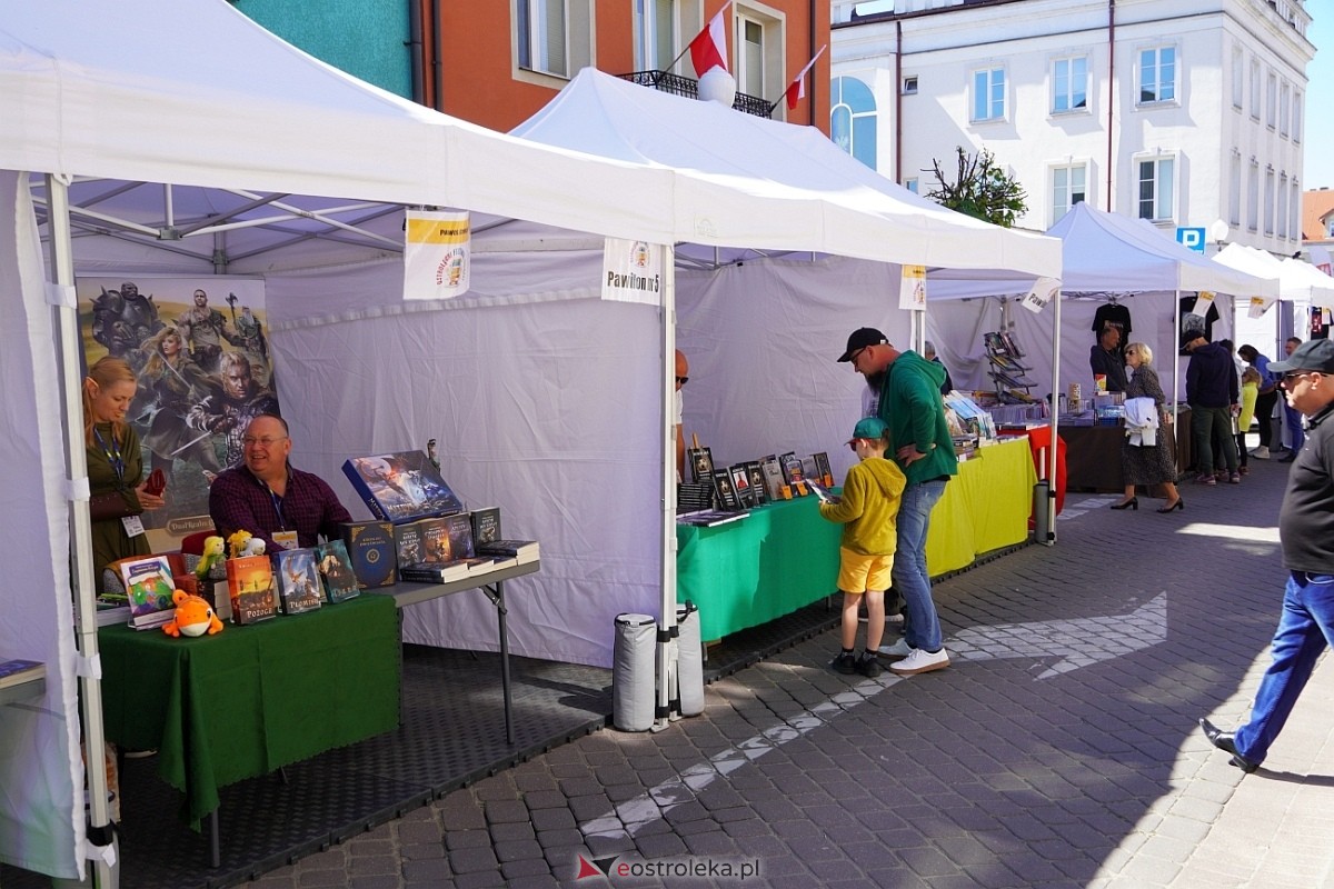 Festiwal Książki w Ostrołęce: Spotkanie z Arturem Andrusem [12.05.2024] - zdjęcie #11 - eOstroleka.pl