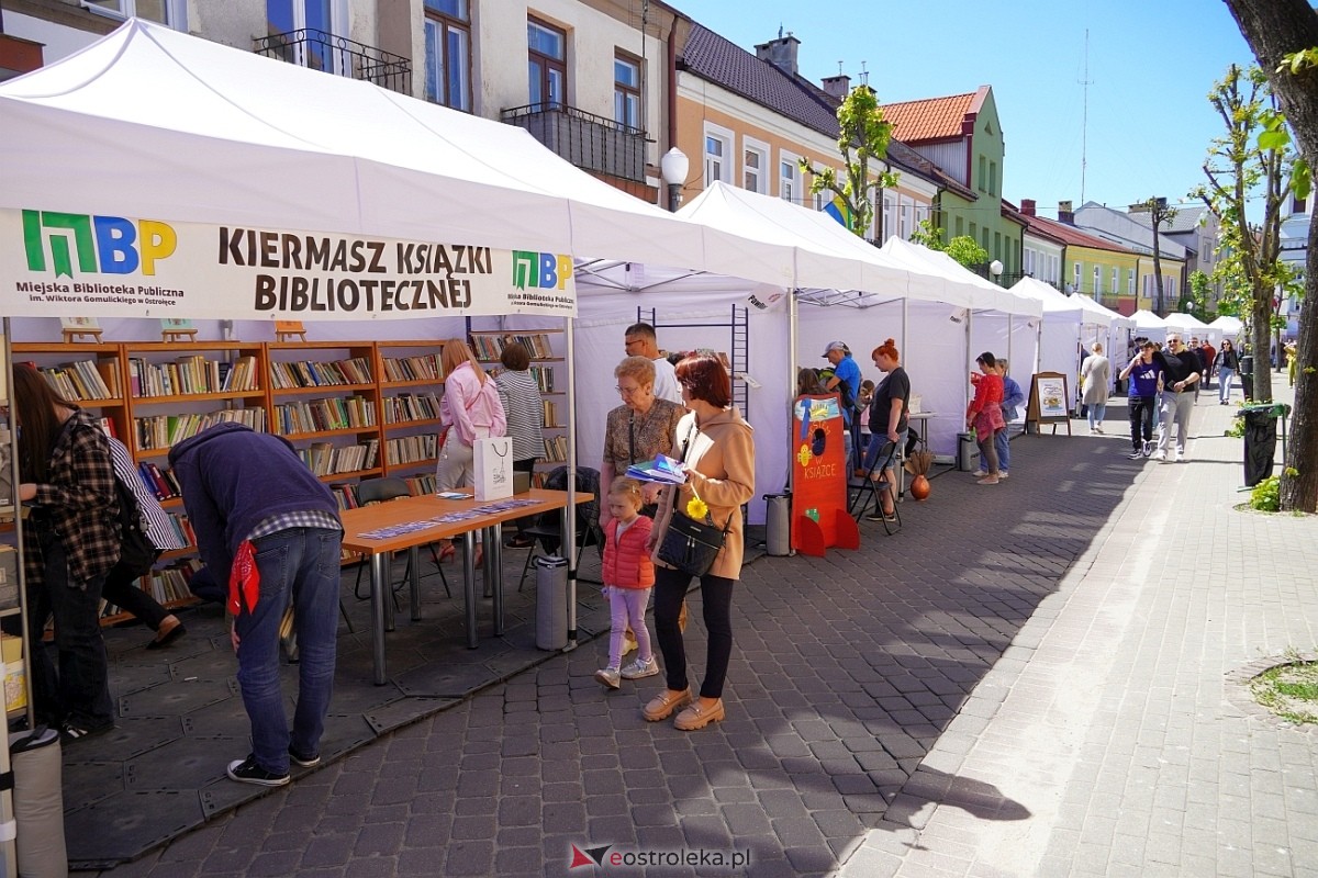 Festiwal Książki w Ostrołęce: Spotkanie z Arturem Andrusem [12.05.2024] - zdjęcie #8 - eOstroleka.pl