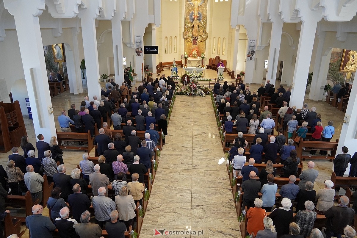 Pogrzeb śp. Tadeusza Giersa, wieloletniego radnego i działacza samorządowego z Ostrołęki [13.05.2024] - zdjęcie #9 - eOstroleka.pl