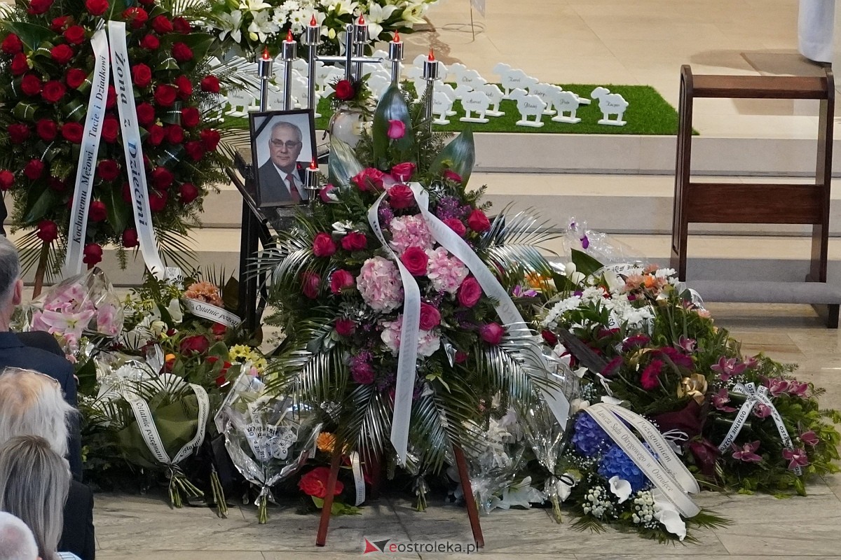 Pogrzeb śp. Tadeusza Giersa, wieloletniego radnego i działacza samorządowego z Ostrołęki [13.05.2024] - zdjęcie #2 - eOstroleka.pl