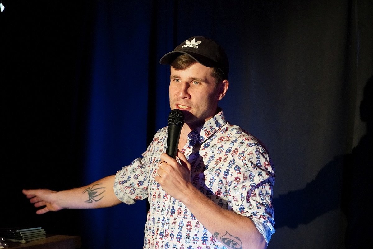 Wieczór stand up w Klubie Łubudu. Na scenie Bartosz Zalewski i Marceli Chojnacki [13.05.2024] - zdjęcie #24 - eOstroleka.pl