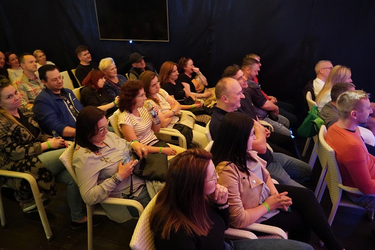 Wieczór stand up w Klubie Łubudu. Na scenie Bartosz Zalewski i Marceli Chojnacki [13.05.2024] - zdjęcie #20 - eOstroleka.pl