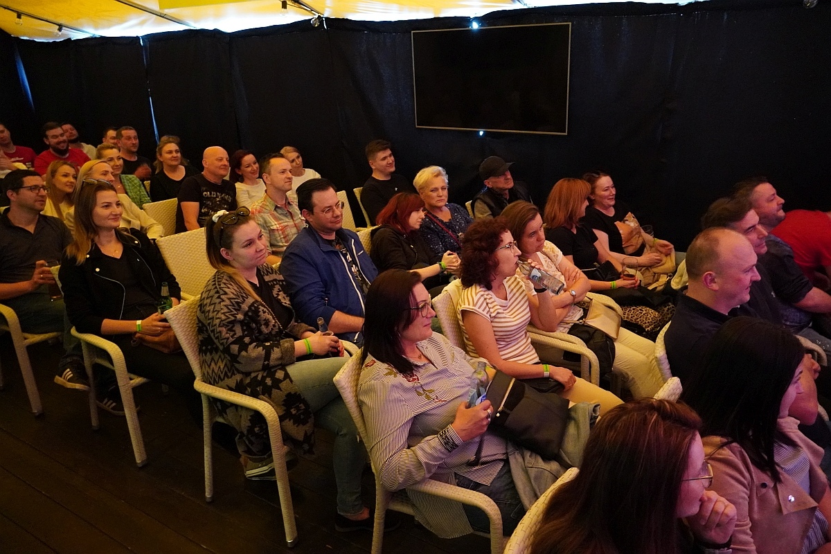 Wieczór stand up w Klubie Łubudu. Na scenie Bartosz Zalewski i Marceli Chojnacki [13.05.2024] - zdjęcie #19 - eOstroleka.pl