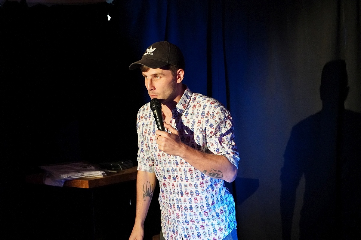 Wieczór stand up w Klubie Łubudu. Na scenie Bartosz Zalewski i Marceli Chojnacki [13.05.2024] - zdjęcie #17 - eOstroleka.pl