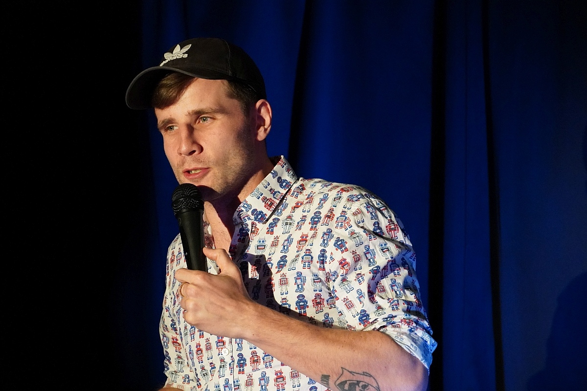 Wieczór stand up w Klubie Łubudu. Na scenie Bartosz Zalewski i Marceli Chojnacki [13.05.2024] - zdjęcie #16 - eOstroleka.pl